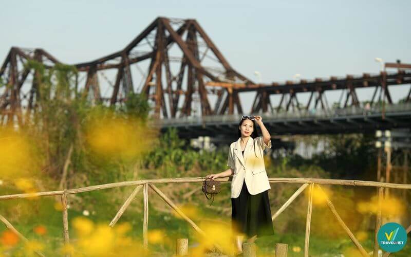 Check-in cây cầu Long Biên