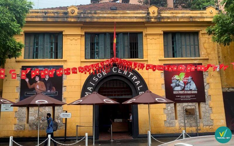 Khám phá lịch sử và tưởng nhớ công ơn các anh hùng dân tộc tại nhà tù Hỏa Lò