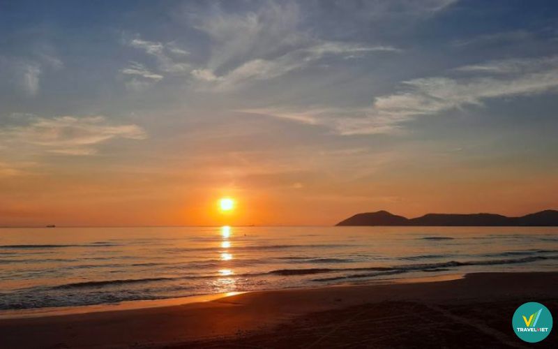 Khám phá vẻ đẹp hoang sơ của Biển Thiên Cầm