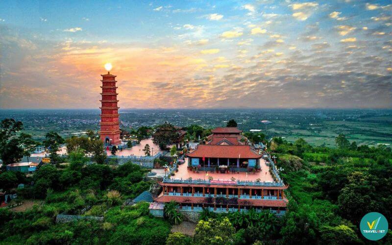 Chiêm bái Tháp Tường Long