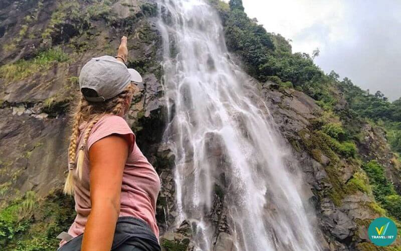 Thả hồn trước thác Tác Tình