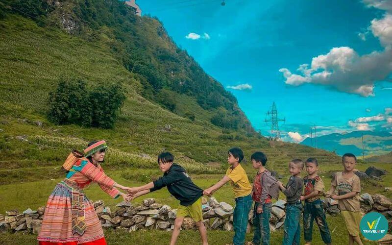 Hòa mình vào bản Sín Chải