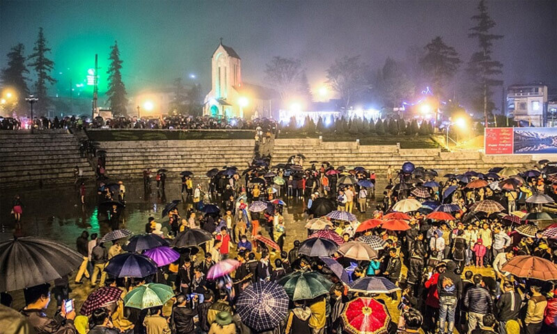 Khám phá chợ tình ở quảng trường Sa Pa