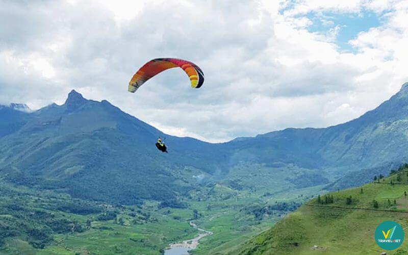 Bay dù lượn ngắm toàn cảnh Bát Xát