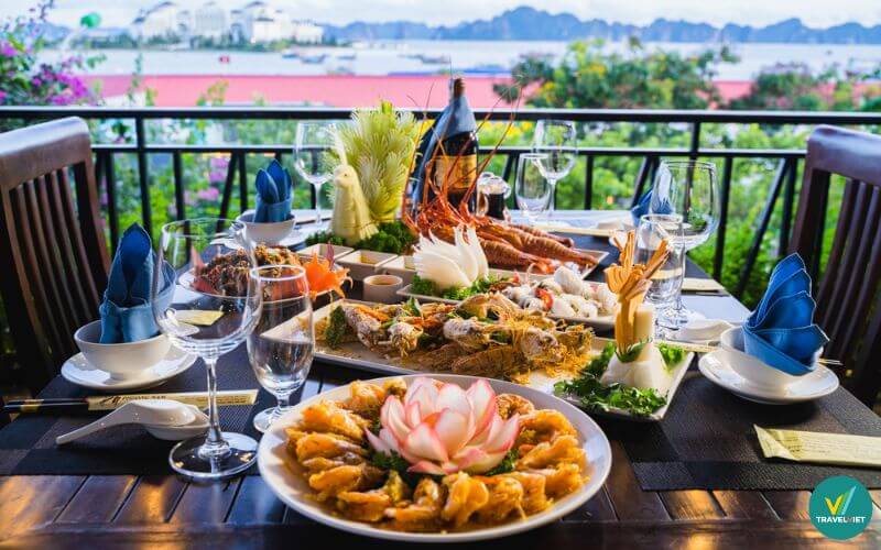 Thưởng thức hải sản tươi ngon tại Hạ Long