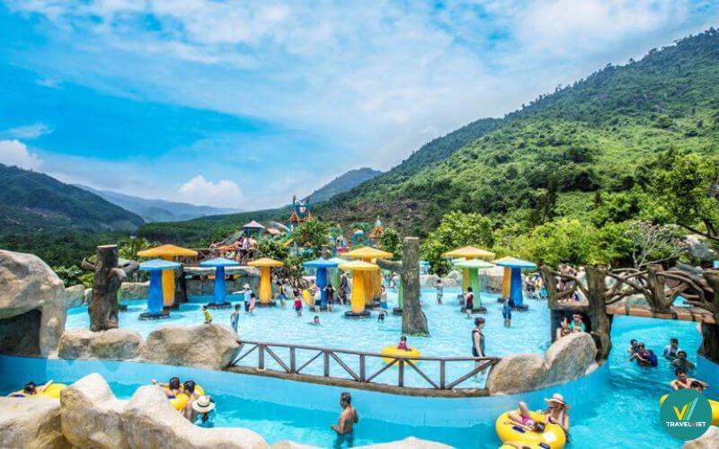 Suối khoáng nóng núi Thần Tài