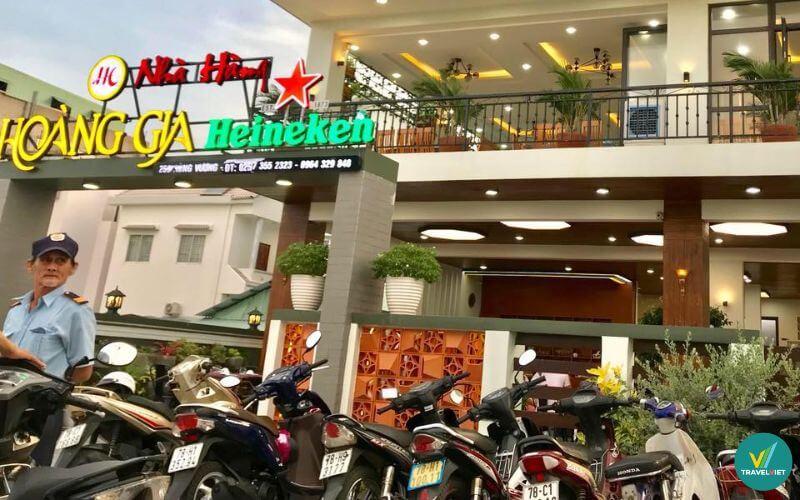 Nhà hàng Hoàng Gia