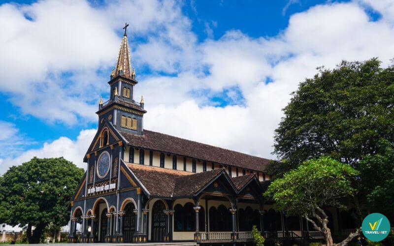 Nhà thờ gỗ Kon Tum