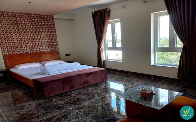 Khách sạn Hoàng Gia