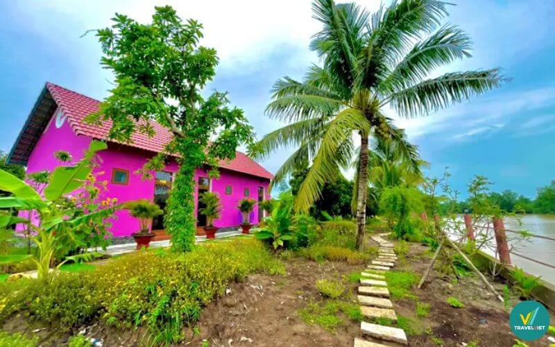 Rooster Mekong Resort