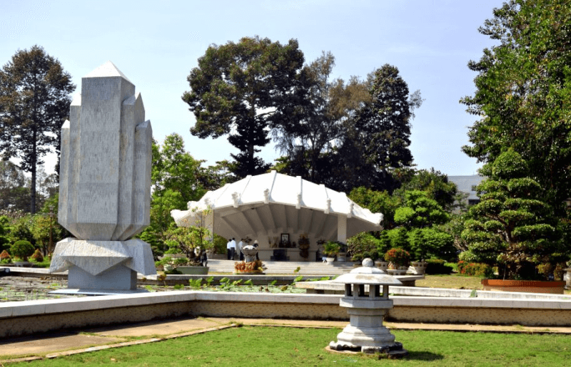 Khu di tích Nguyễn Sinh Sắc (Lăng cụ Phó bảng Nguyễn Sinh Sắc)