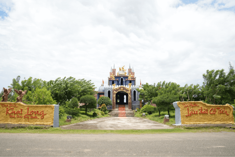 Lâu đài Cổ Tích ở khu du lịch Khai Long
