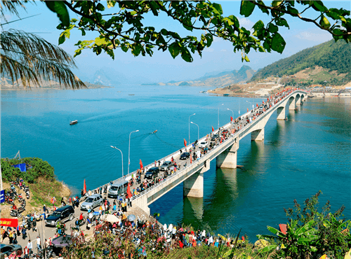 Festival at Pa Uon Bridge