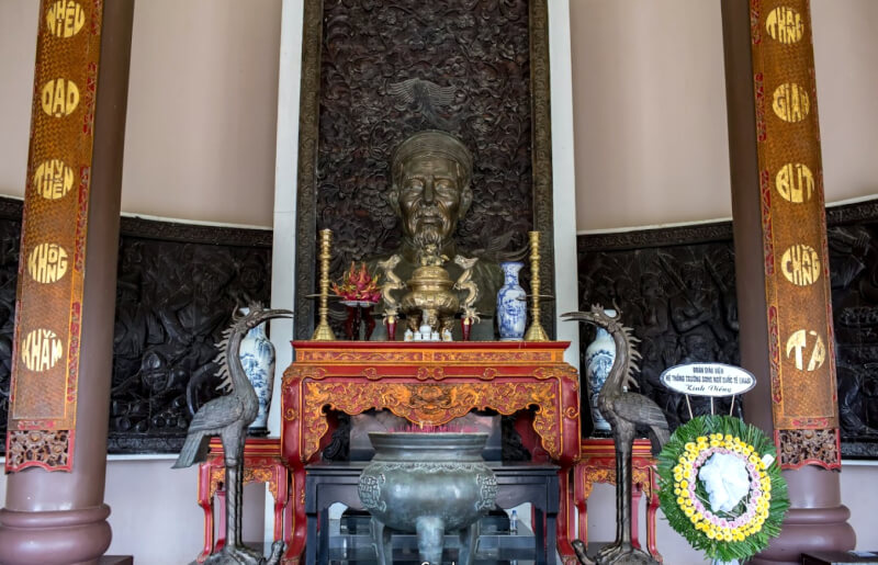 Nguyen Dinh Chieu mausoleum and memorial house