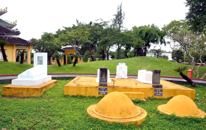 Nguyen Dinh Chieu mausoleum and memorial house