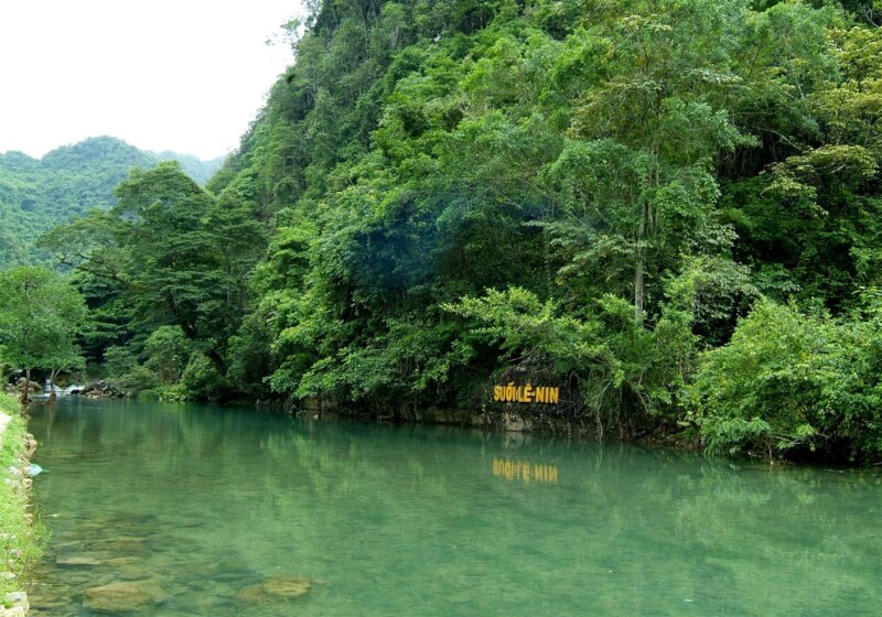 Lenin Stream has clear blue water that can be seen at the bottom.