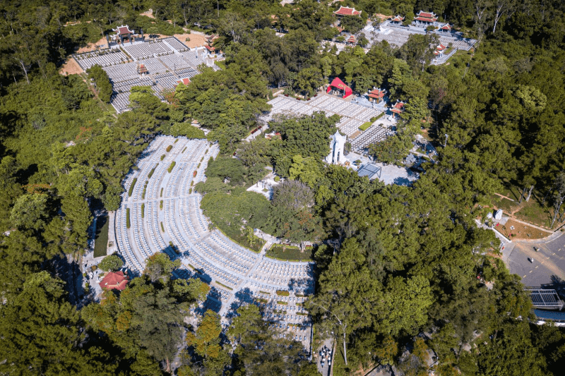 쯔엉 손 순교자 묘지