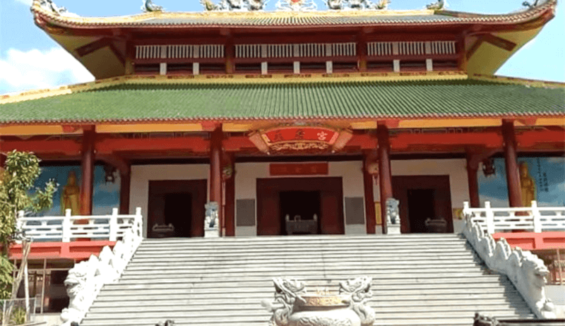 Khu chánh điện rộng lớn là nơi thờ phụng Thiên Hậu Thánh Mẫu