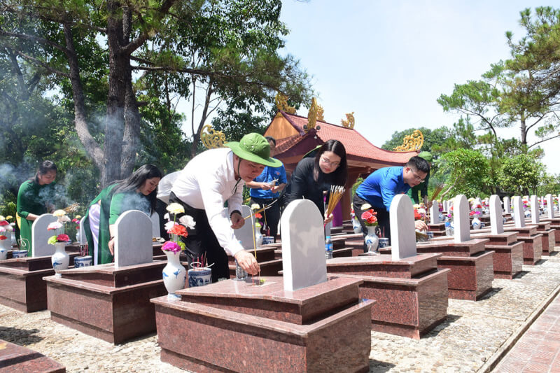 쯔엉 손 순교자 묘지