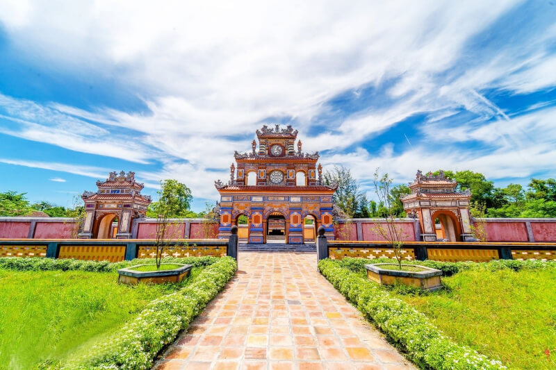 グエン朝王陵の複合施設