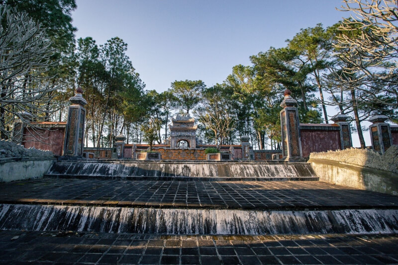 グエン朝王陵の複合施設