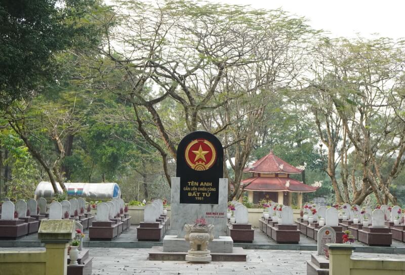 쯔엉 손 순교자 묘지