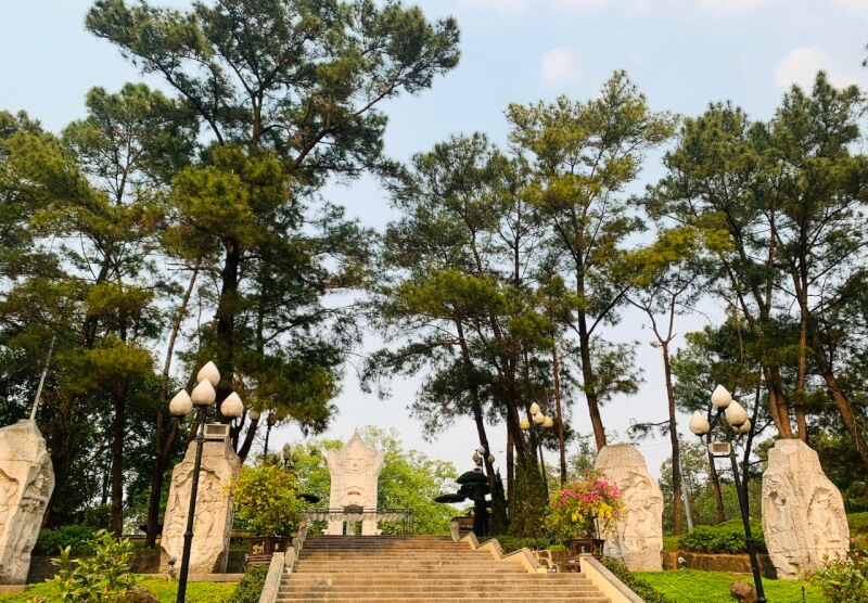 쯔엉 손 순교자 묘지