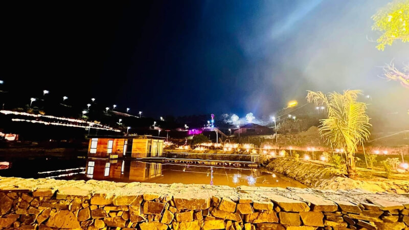 Khu du lịch sinh thái Vạn Hoa Hồ Va.