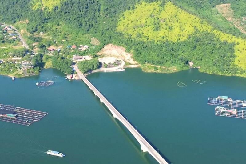 The "blue sea in the heart of the mountains" of the Northwest is an attractive rendezvous for those who love pristine, peaceful natural scenery.