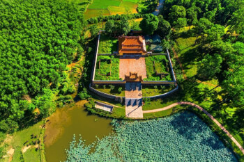 グエン朝王陵の複合施設