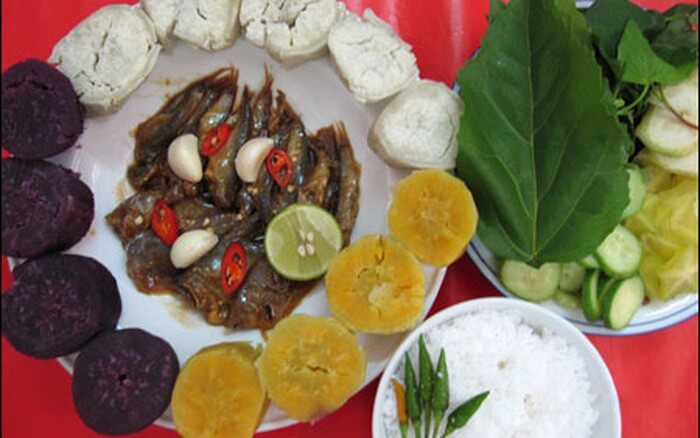 Khoai Lang Chấm Mắm Sống: Món Ăn "Ngược Đời" Nhưng Gây Nghiện