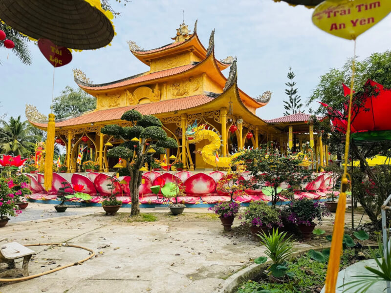 Khám Phá Vẻ Đẹp Trầm Mặc Của Hội Tôn Cổ Tự Tại Vĩnh Long