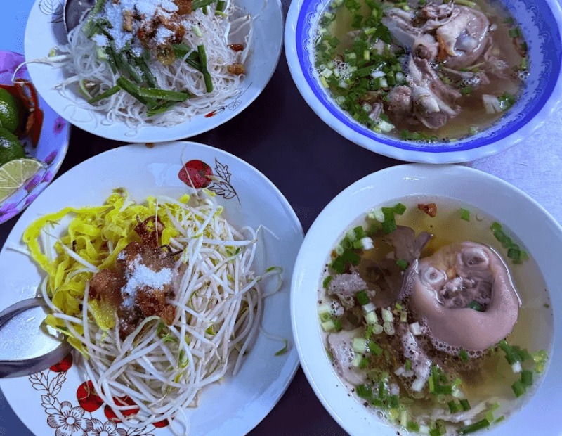 Tinh Túy Nước Dùng Trong Từng Sợi Hủ Tiếu Tại Quán Phượng