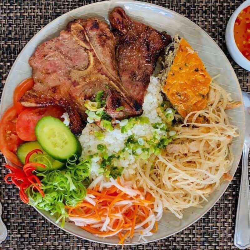 Cơm Tấm Cô Tuyết: Quán Ăn Bình Dân Nhưng Chất Lượng "Năm Sao"