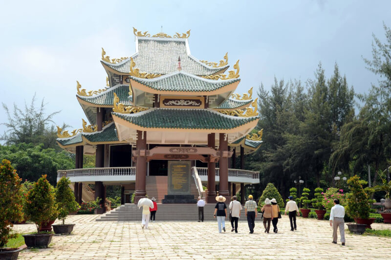 Khu Di Tích Lăng Mộ Nguyễn Đình Chiểu: Nơi Lưu Giữ Tinh Thần Bất Khuất