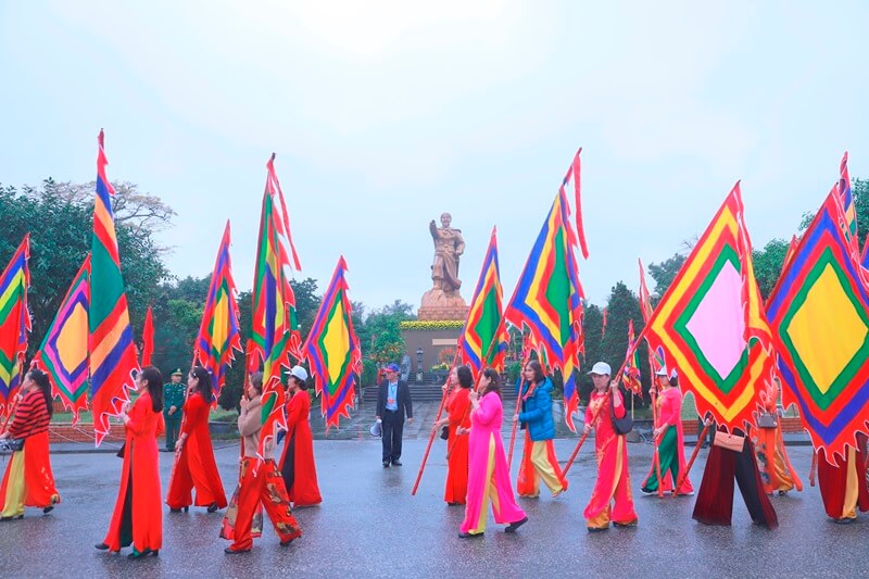 Traditional Tu Luong Xam Festival