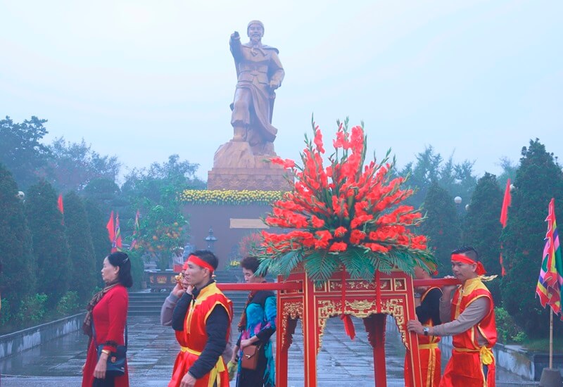 Traditional Tu Luong Xam Festival