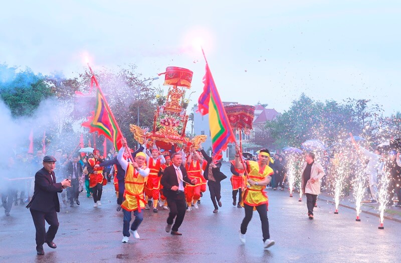 Traditional Tu Luong Xam Festival