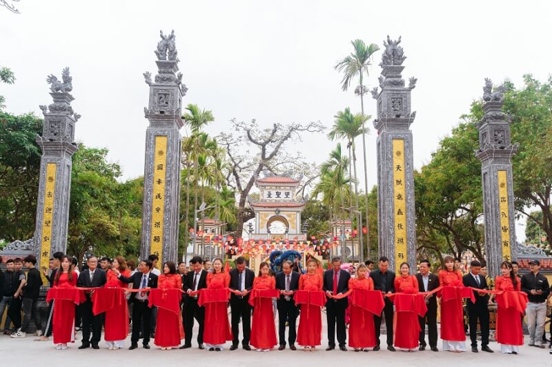 寺院の伝統的な祭り - Mo Pagoda