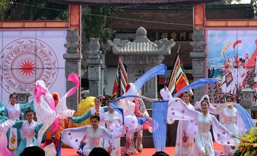 Hat Mon Temple Festival (Hanoi)