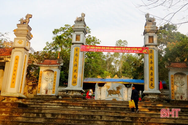 An Do Dai Ngu Su Bui Cam Ho Newspaper Festival