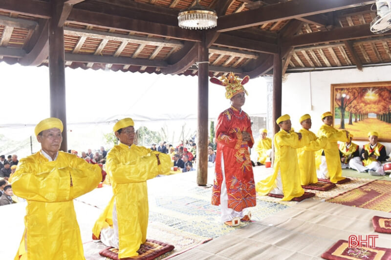 An Do Dai Ngu Su Bui Cam Ho Newspaper Festival