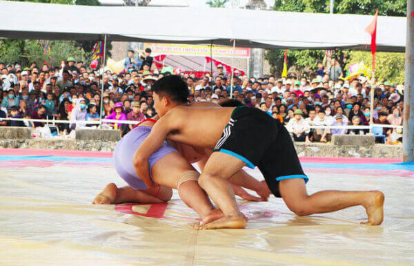 安内传统摔跤节