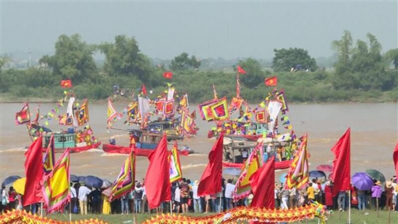リュックダウ川の軍事祭典 