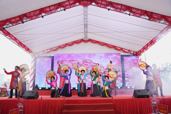 寺院の伝統的な祭り - Mo Pagoda