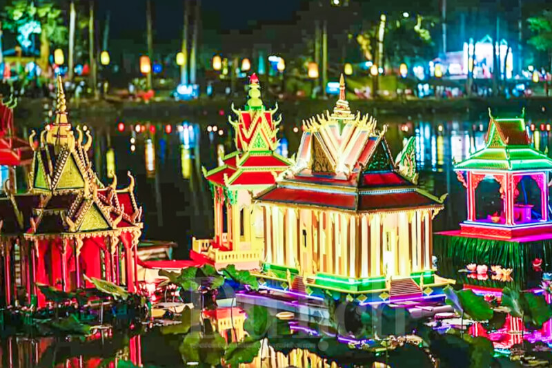 オク・オムボク祭り（月を崇拝する祭り）