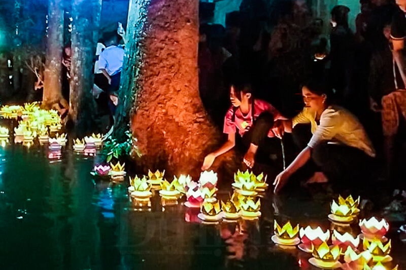 オク・オムボク祭り（月を崇拝する祭り）