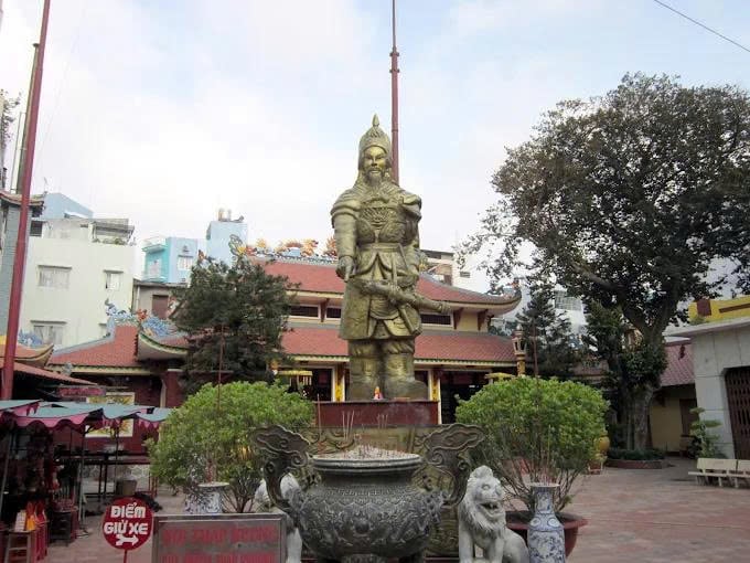 聖チャン・フン・ダオ寺院