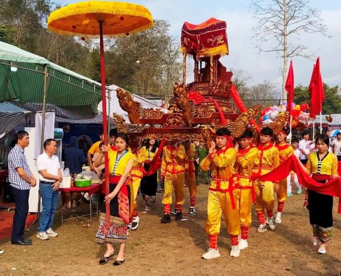 Lễ hội Đền Vạn - Cửa Rào