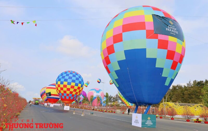 Lễ hội trong lễ hội